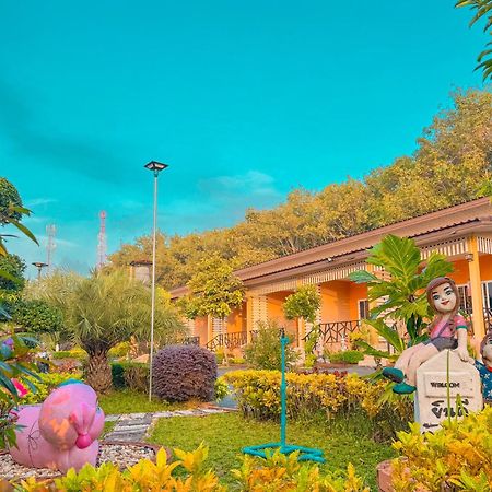Baan Suan Mee Tang Hotel Чантабури Екстериор снимка