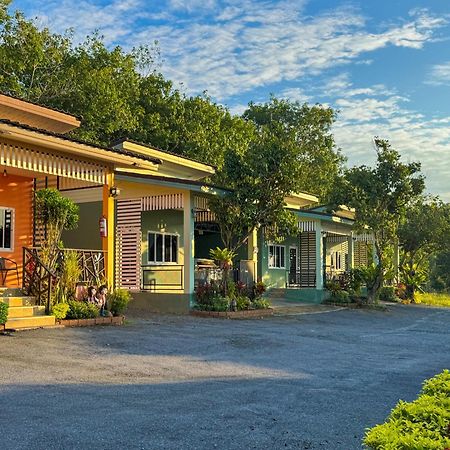 Baan Suan Mee Tang Hotel Чантабури Екстериор снимка
