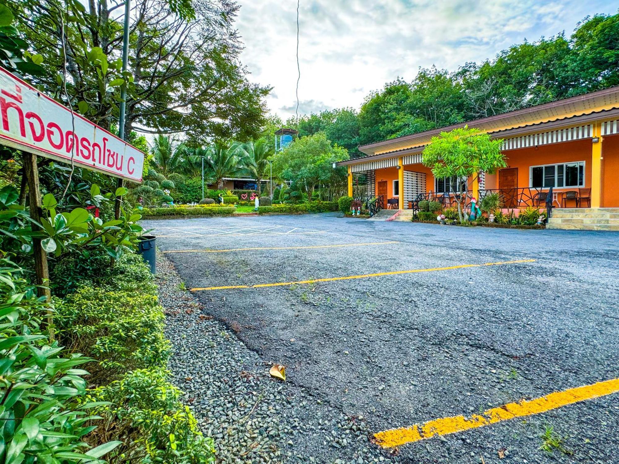 Baan Suan Mee Tang Hotel Чантабури Екстериор снимка
