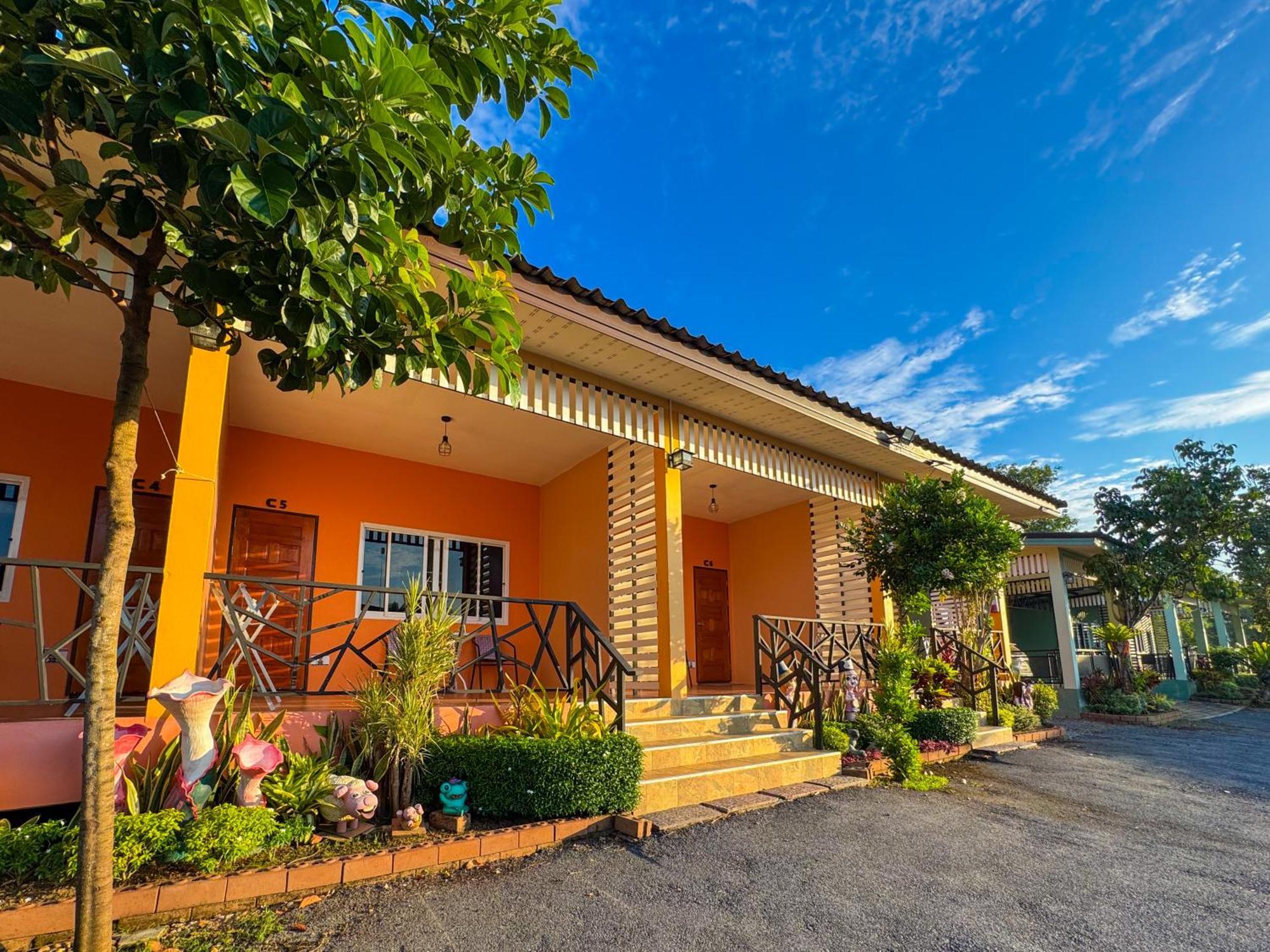 Baan Suan Mee Tang Hotel Чантабури Екстериор снимка