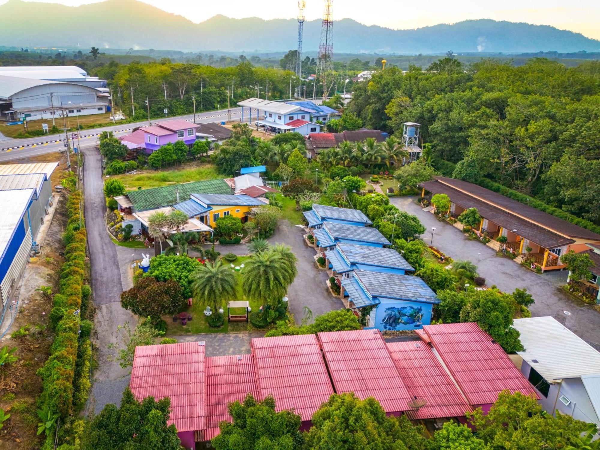 Baan Suan Mee Tang Hotel Чантабури Екстериор снимка