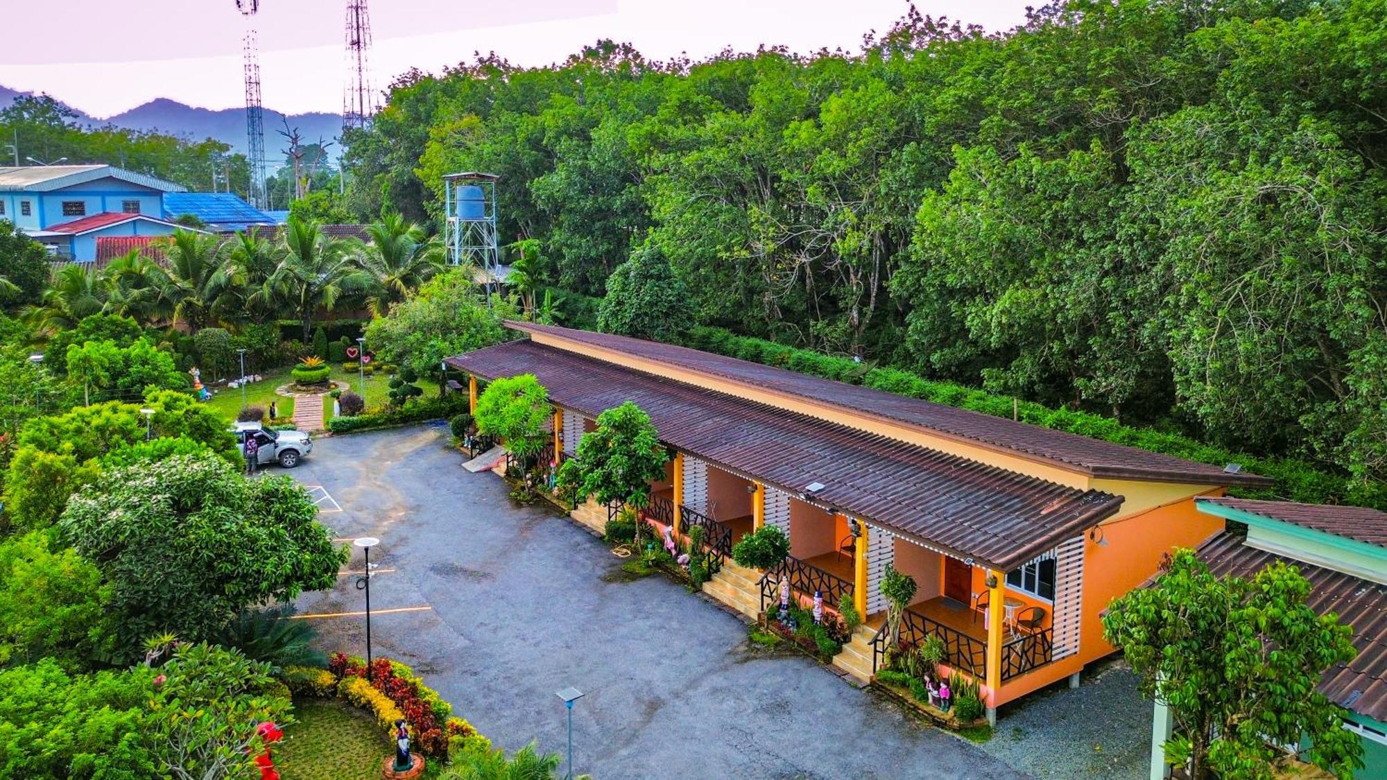 Baan Suan Mee Tang Hotel Чантабури Екстериор снимка