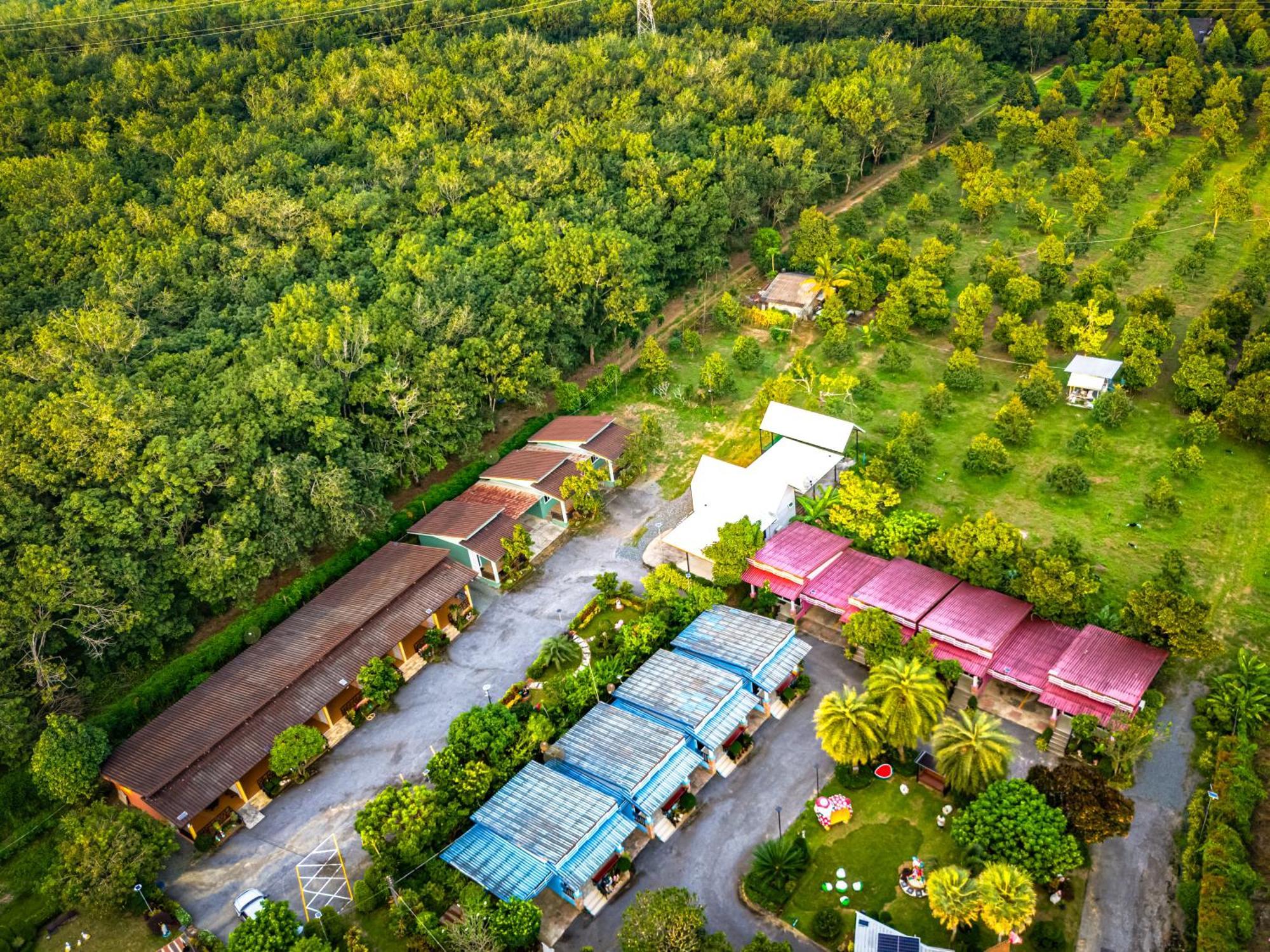 Baan Suan Mee Tang Hotel Чантабури Екстериор снимка